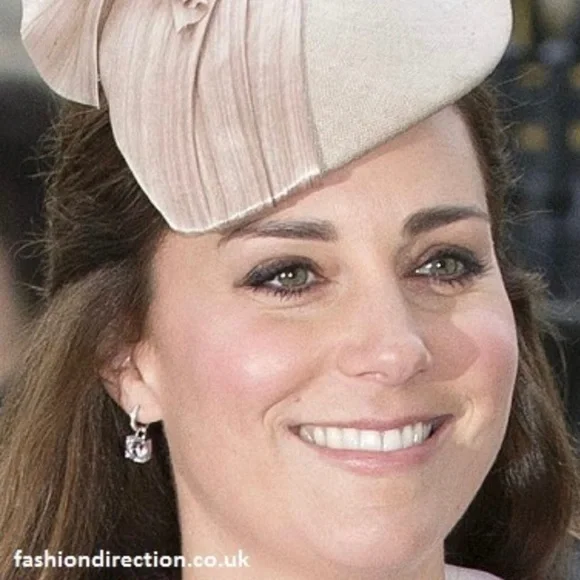 NWT Stella & Ruby Clear Square Crystal Drop Huggie Earrings - Picture 4 of 11